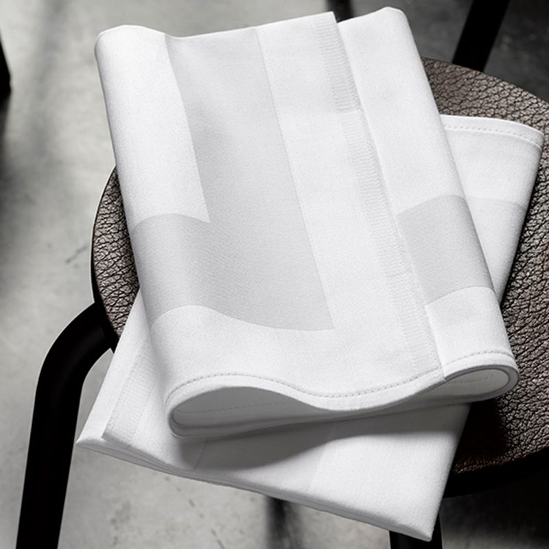 serviette-de-table-restaurant-coton-encadre-blanc