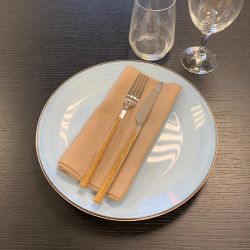 serviette-restaurant-tissu-taupe